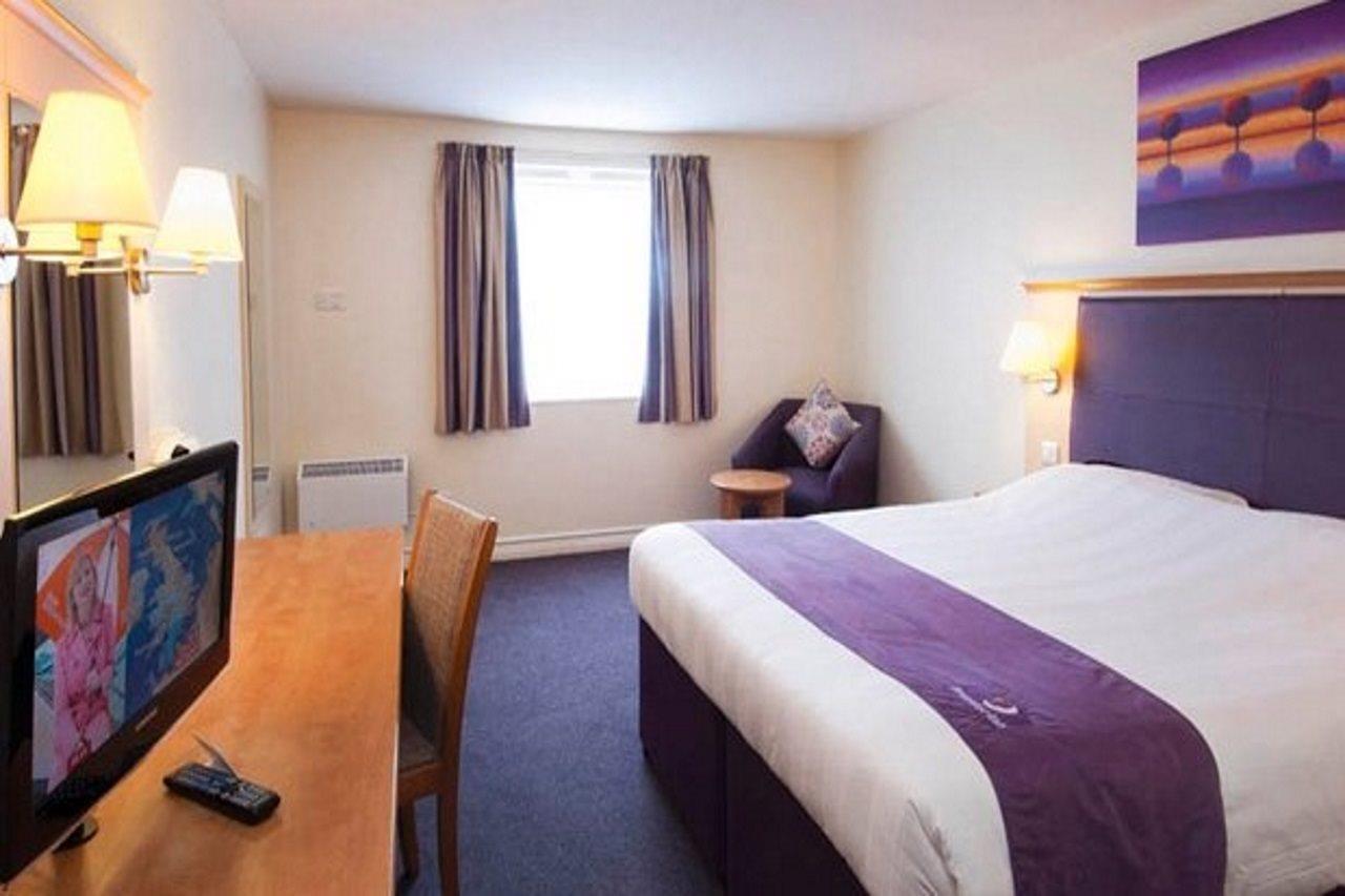 Premier Inn Carrickfergus Exterior photo