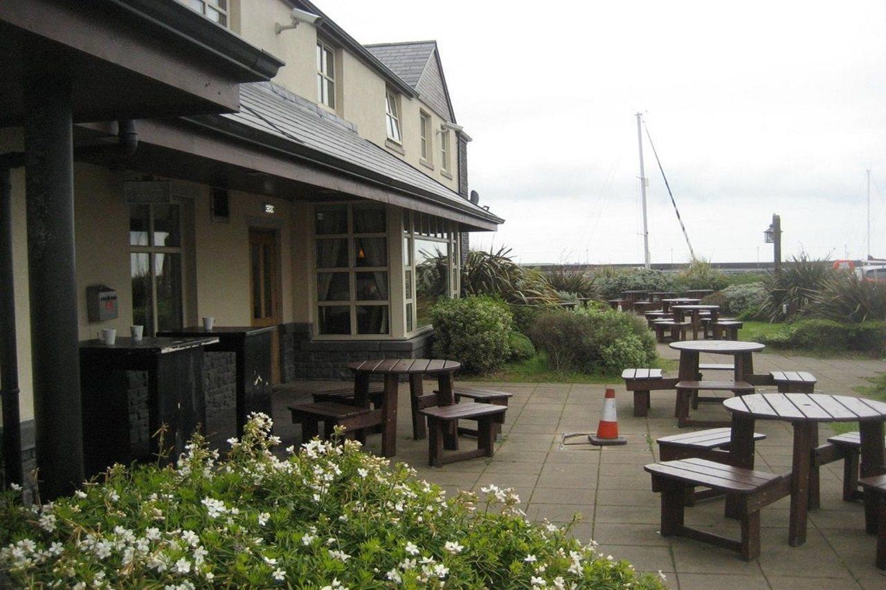 Premier Inn Carrickfergus Exterior photo